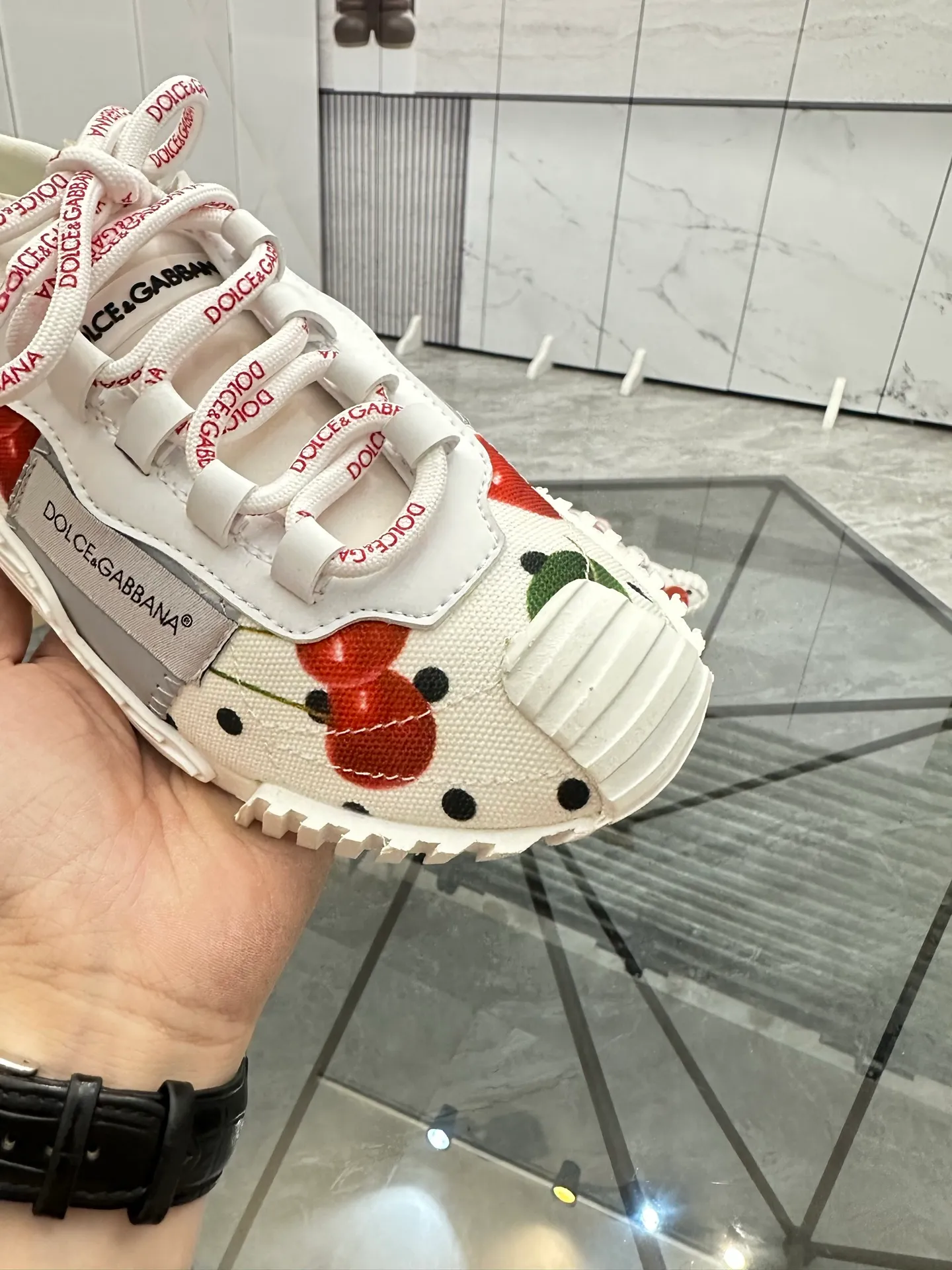 Men's shoes: 💰P440¥ Product trademark: DG "Dolce & Gabbana*" low-top sports shoes Regular size: 35-44 (can be customized to 45.46.) Couple style Product materials: Upper imported cowhide stitching original material, breathable lining, original outsole. Number: 803